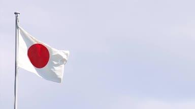 風に棚びく日本国旗