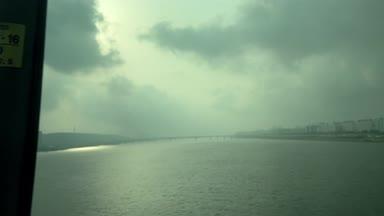 韓国・空港線の車窓からの漢江の風景