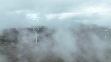 雲海と風車群の空撮
