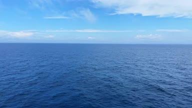 船上からの海の風景