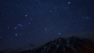 横尾から見た前穂高岳と星空のタイムラプス
