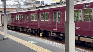 大阪梅田行き阪急電車