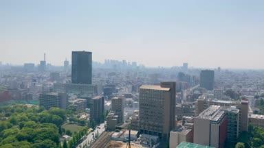 文京区から新宿方面の街並みを見渡す