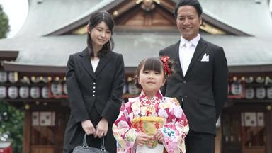 parents and children get along well and visit shichigosan