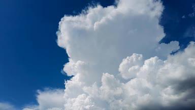 夏空と入道雲のモーションタイムラプス