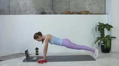 women doing online yoga
